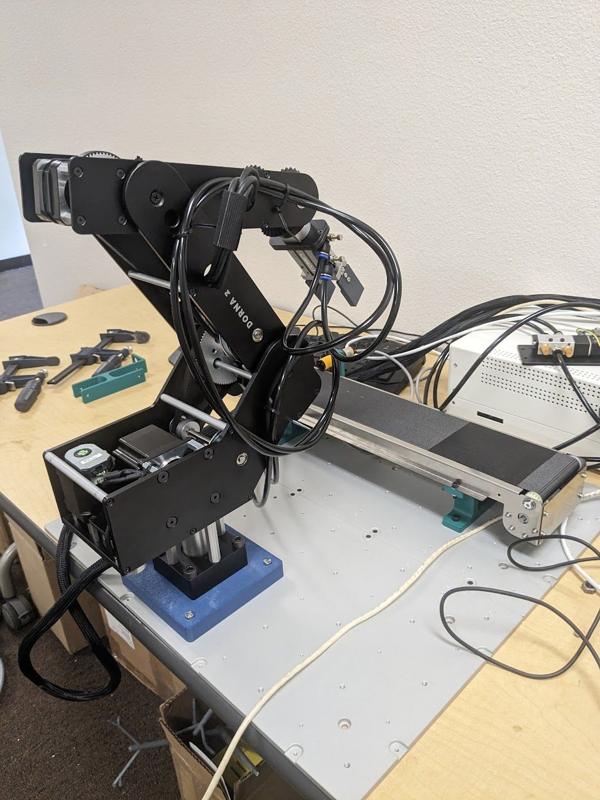 My first project: a Dorna 2 with a conveyor